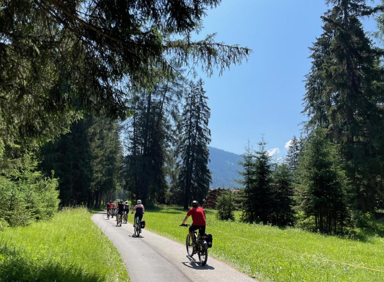 Отель Bed&Bike Bruneck - Брунико Экстерьер фото